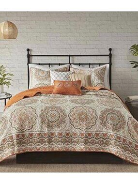 Madison Park Quilt Set Full/Queen 6-Piece Medallion Print With Shams & Decorativ